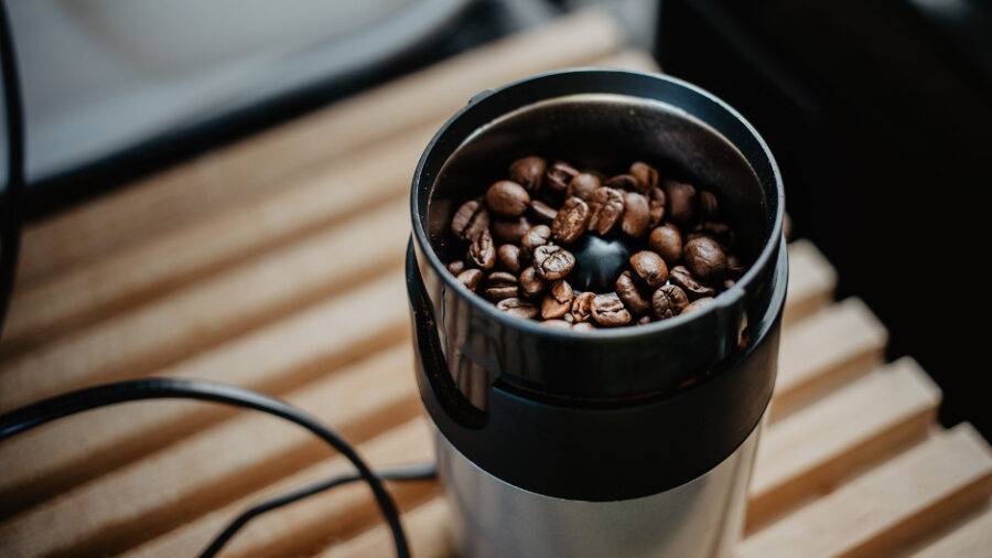 Как выбрать лучшую ручную кофемолку