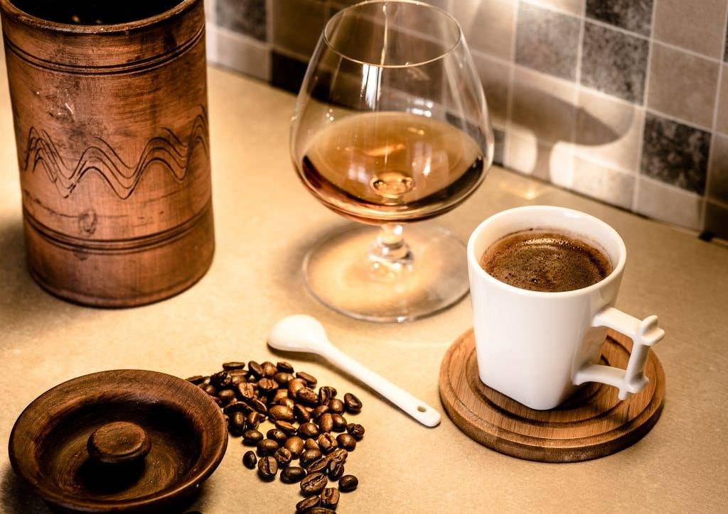 6 лучших рецептов кофе с коньяком — польза и вред напитка