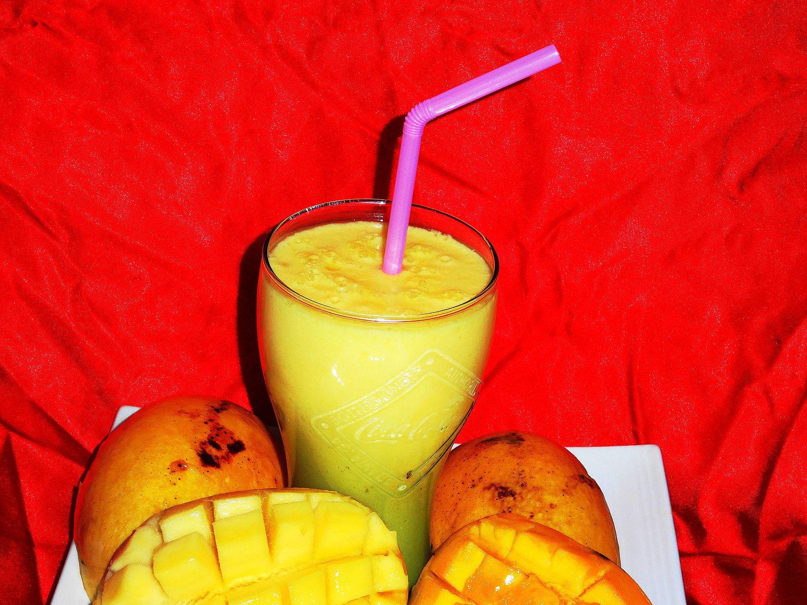 Смузи из манго - 7 быстрых рецептов для блендера