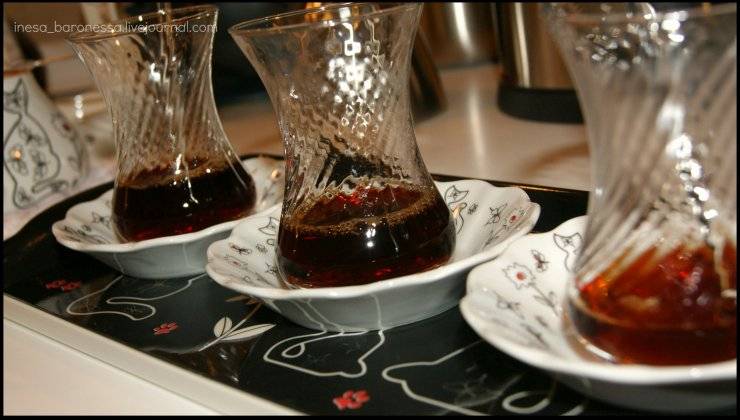 Турецкие стеклянные чашки для чая (армуды): виды, история, как правильно пить чай