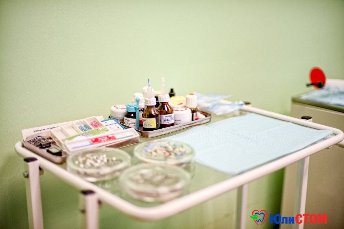 Пятна от кофе на зубах