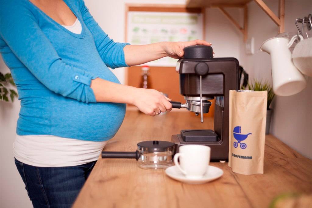 Кофе при беременности: можно ли пить на ранних и поздних сроках, 1, 2, 3 триместр, с молоком, без кофеина, растворимый, цикорий, отзывы, чем заменить, комаровский, противопоказания, натуральный, при н