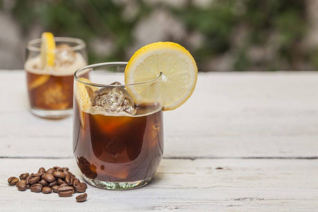 Как пить кофе в жару: секреты любимого напитка