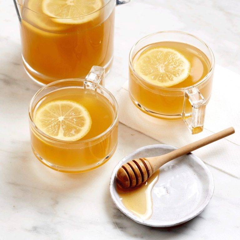 Можно или нельзя заливать мед кипятком, полезно или нет и свойства продукта