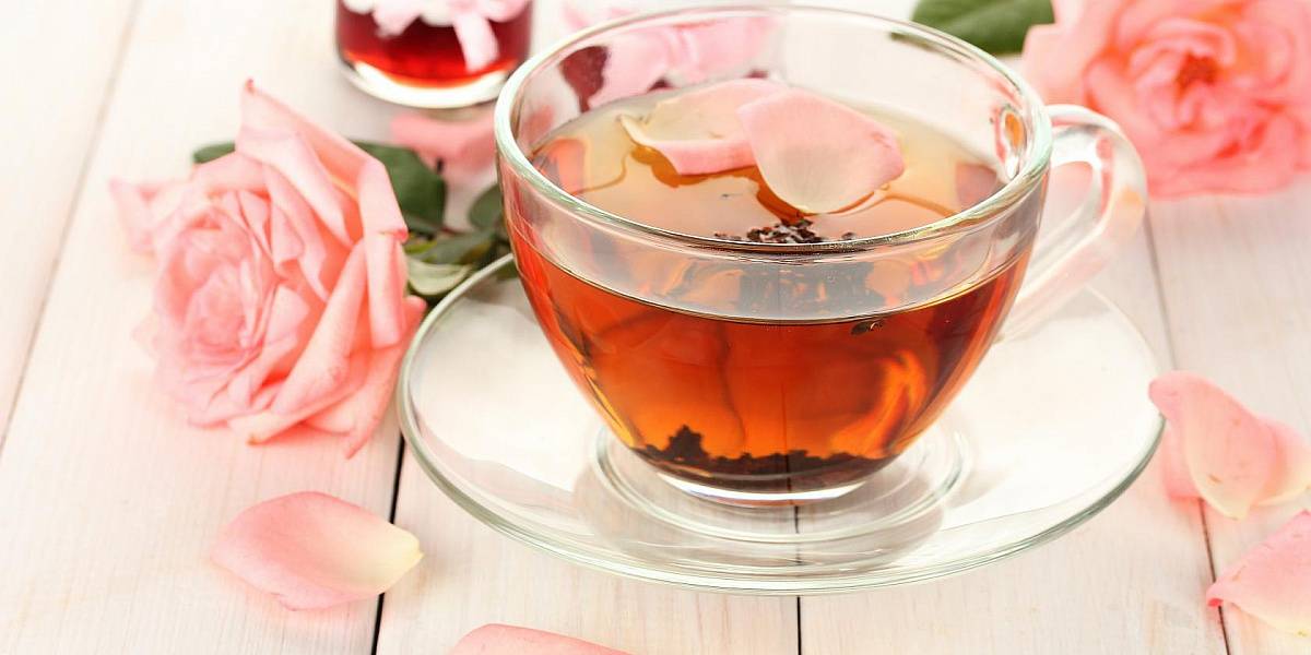 Чай с лепестками роз и мятой