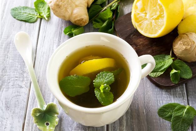 Зеленый чай с медом лимоном и имбирем