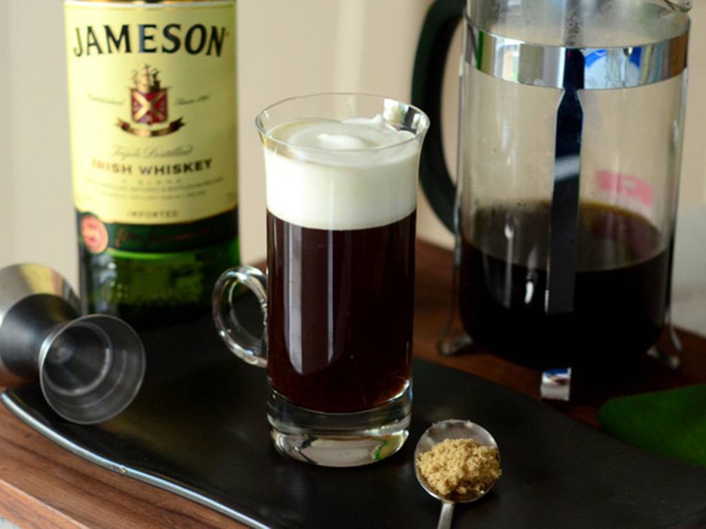 Ирландский кофе - история, рецепты, выбор виски, как подают, калорийность