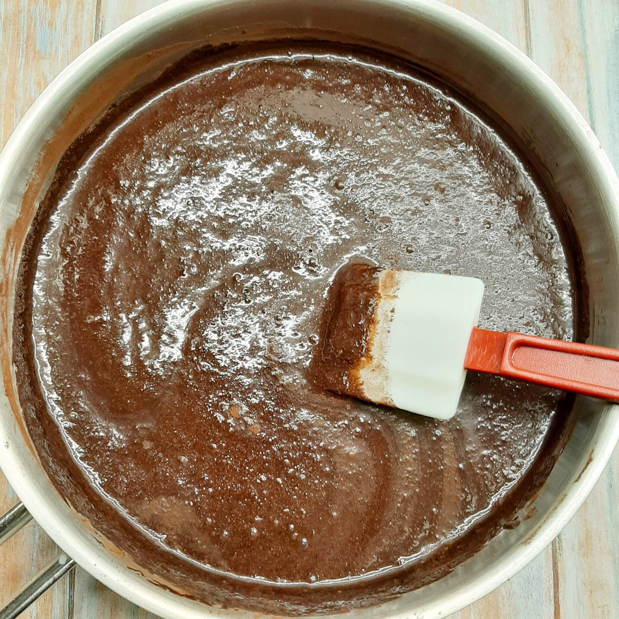 Простой шоколадный крем из шоколада. шоколадный крем для бисквитного торта