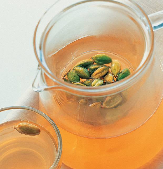 Чай с кардамоном: полезные свойства и противопоказания, рецепт приготовления. как заваривать - 7 способов