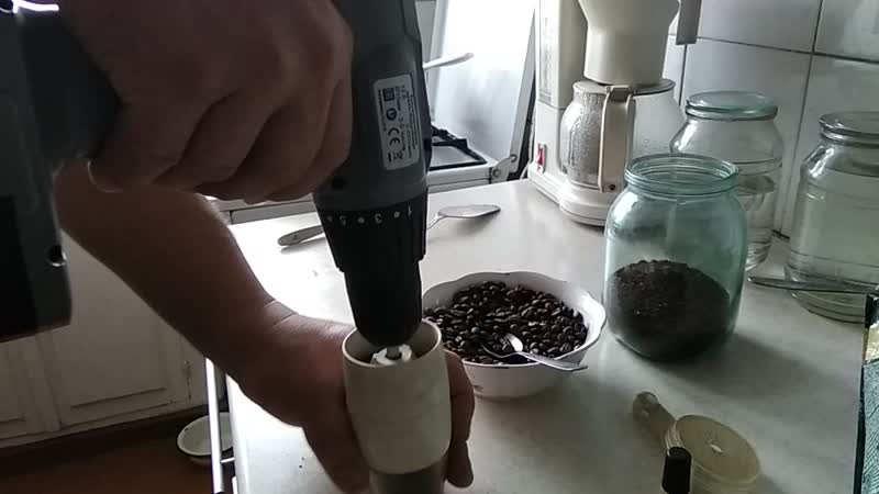 Как молоть кофе без кофемолки