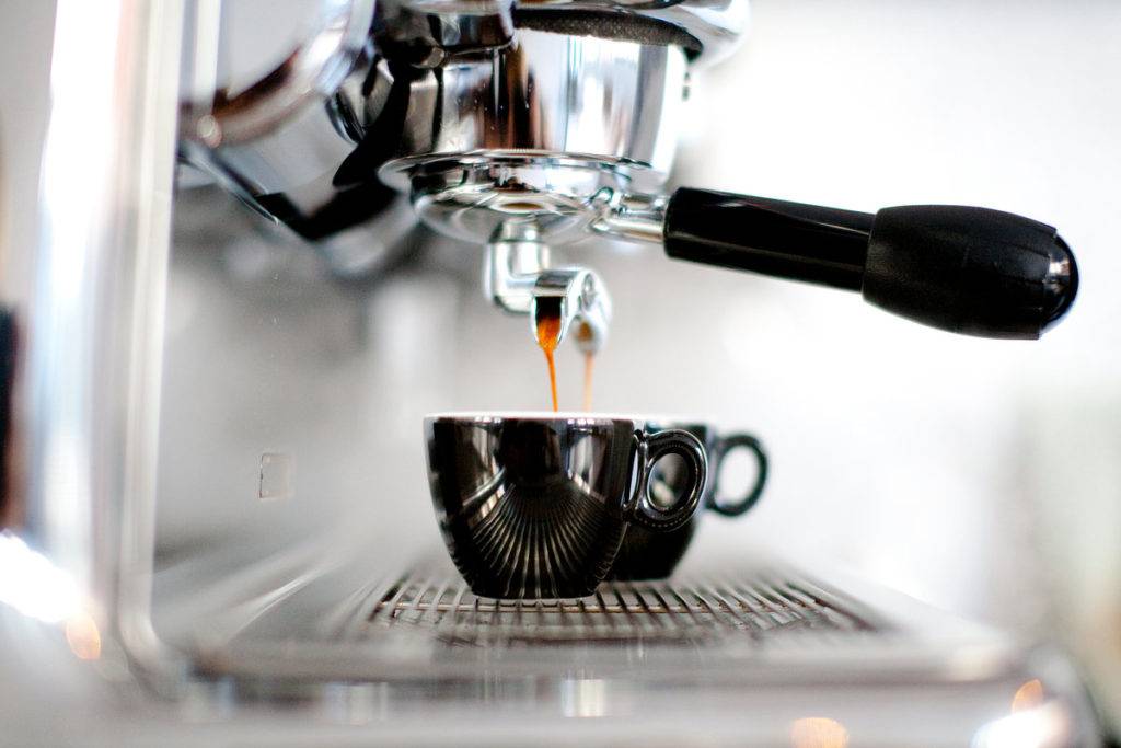 Как пользоваться кофемашиной?⭐ инструкции по эксплуатации кофемашин разных типов - гайд от home-tehno????