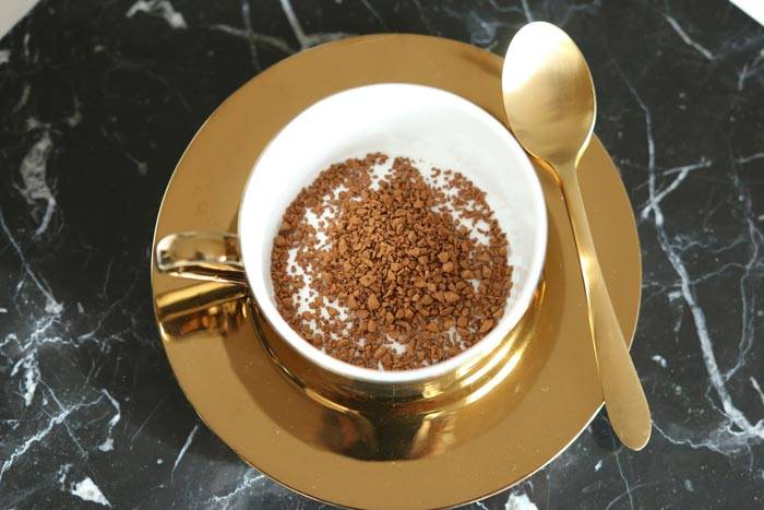 Кофе с карамелью, сделанной из сахара