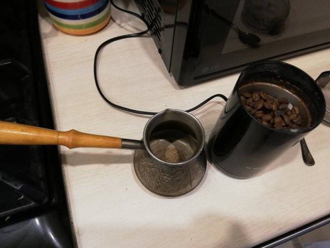 Как правильно сварить кофе в турке на плите?