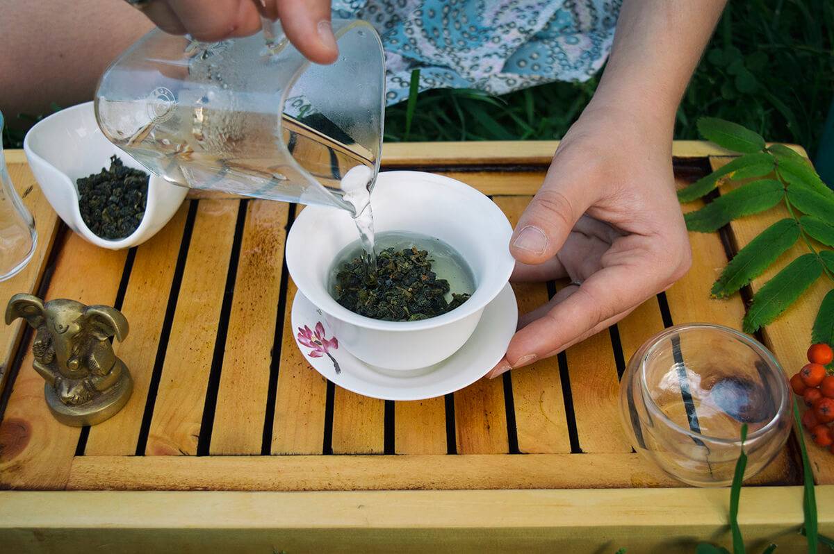 Черный чай для глаз: промыть от синяков и мешков под глазами