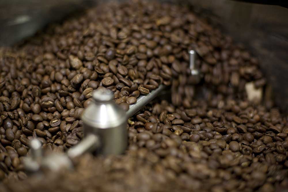 5 причин перейти на кофе в зернах свежей обжарки: советы от профи