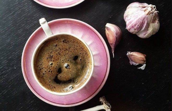 Кофе с чесноком и медом – необычный вкус и польза в одной чашке