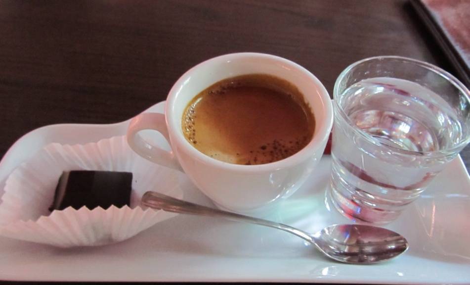 Как и с чем пить кофейный ликер правильно?