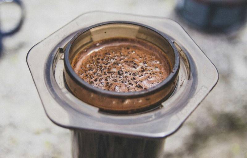 Что такое аэропресс для кофе и как его заваривать