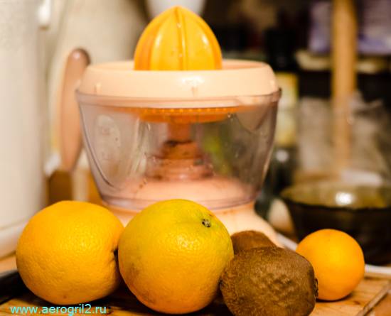 Как выжать сок из лимона без соковыжималки?