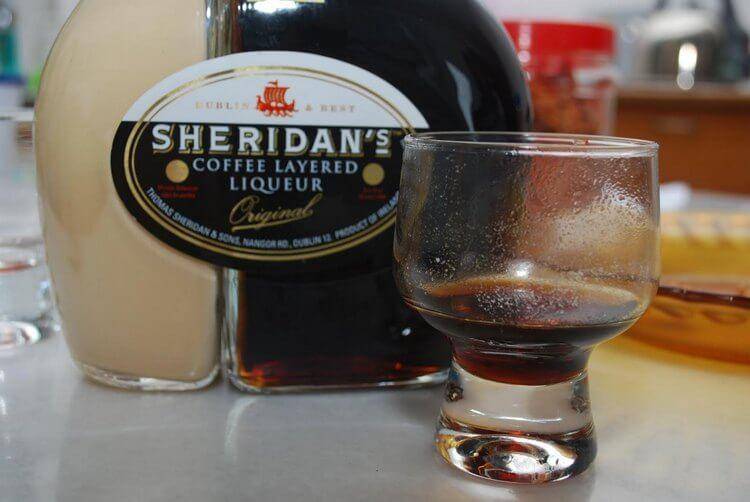 Как правильно пить ликер шеридан (sheridans) кофейный двухслойный?
