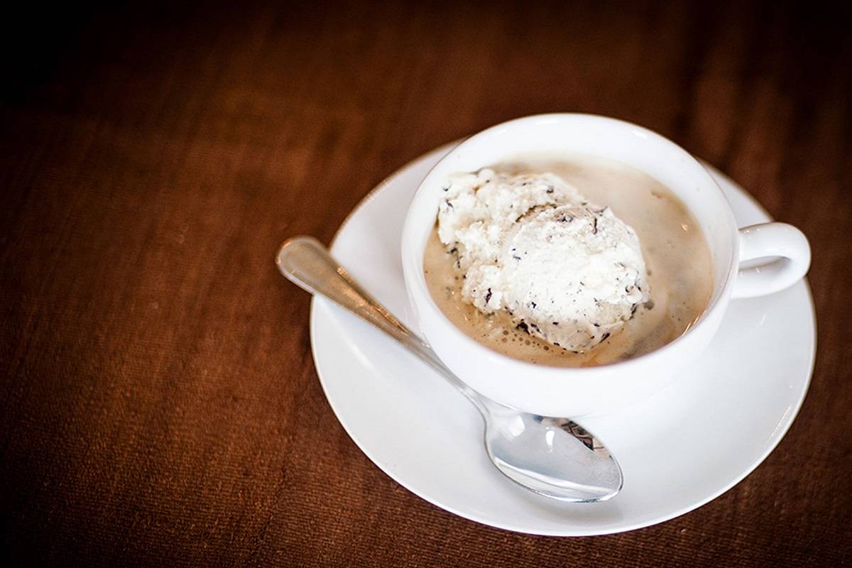 5 рецептов освежающего кофе с мороженым