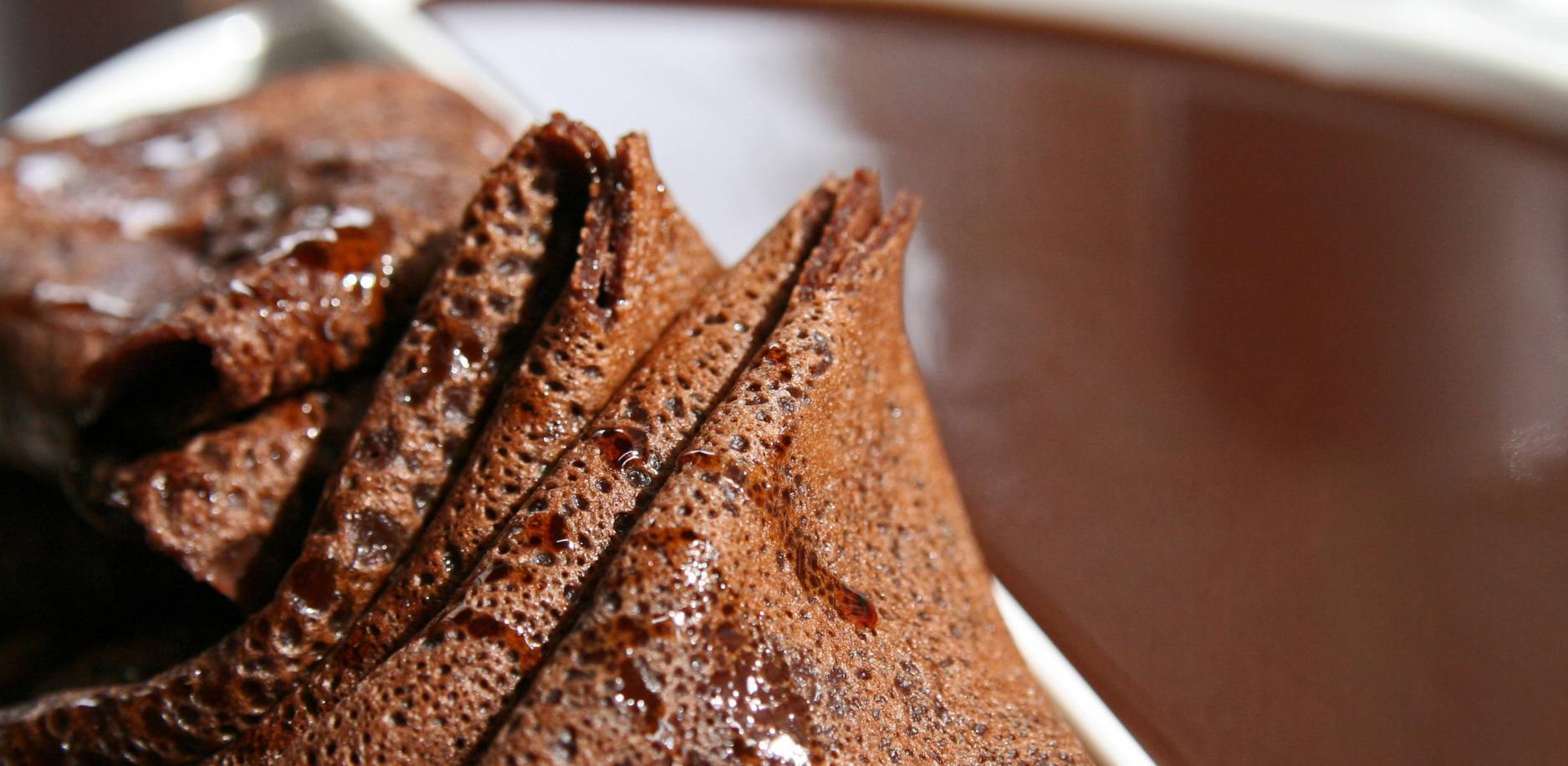 Шоколадный блинный торт — 5 рецептов в домашних условиях