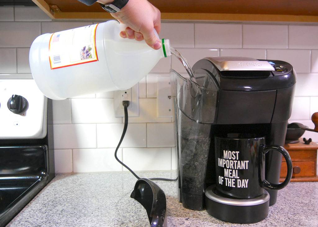 Как почистить кофеварку от накипи?