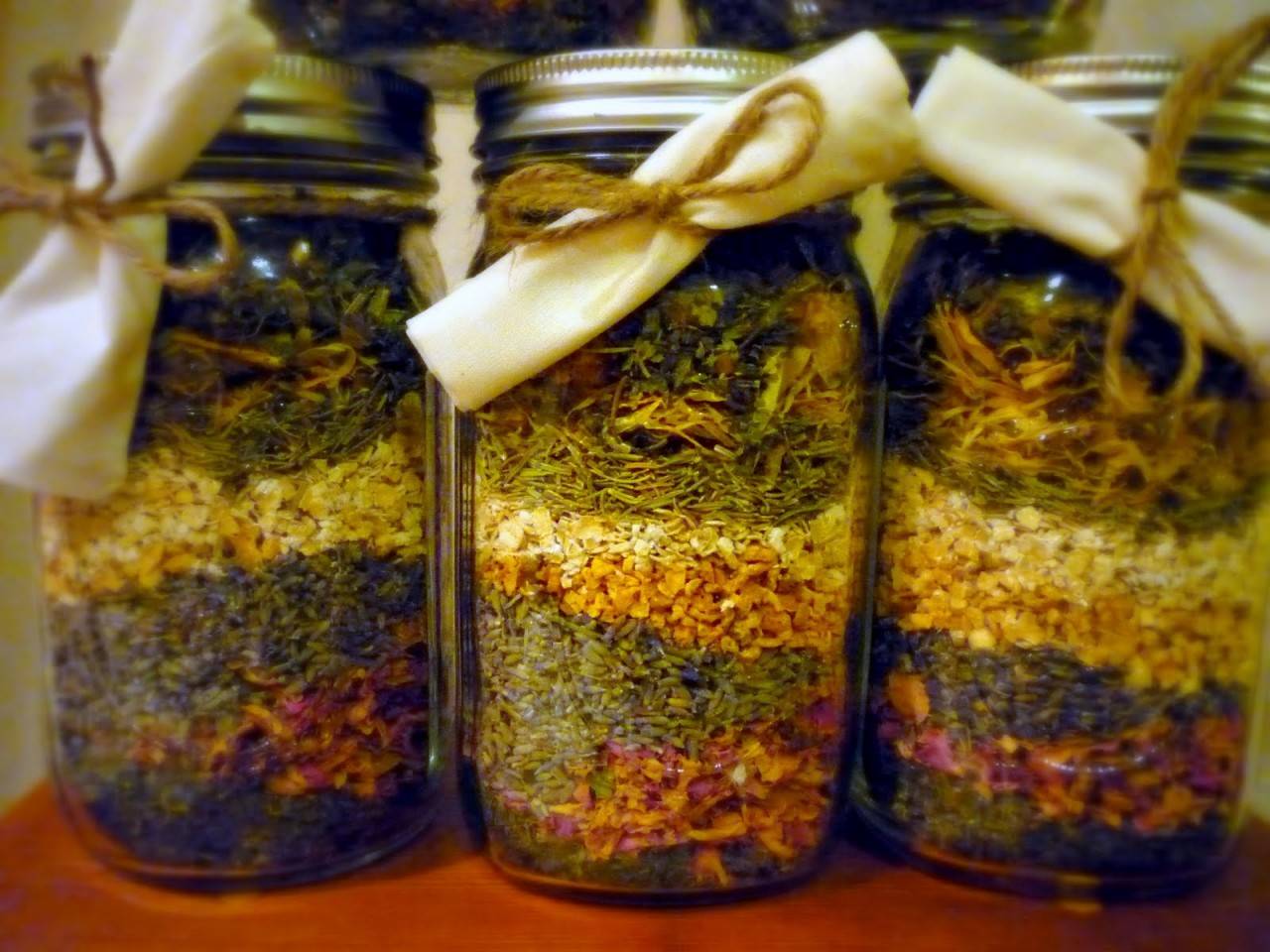 Народные рецепты рук. Хранение лекарственных растений. Сухие травы для чая. Сушеные травы для чая. Растительное сырье.