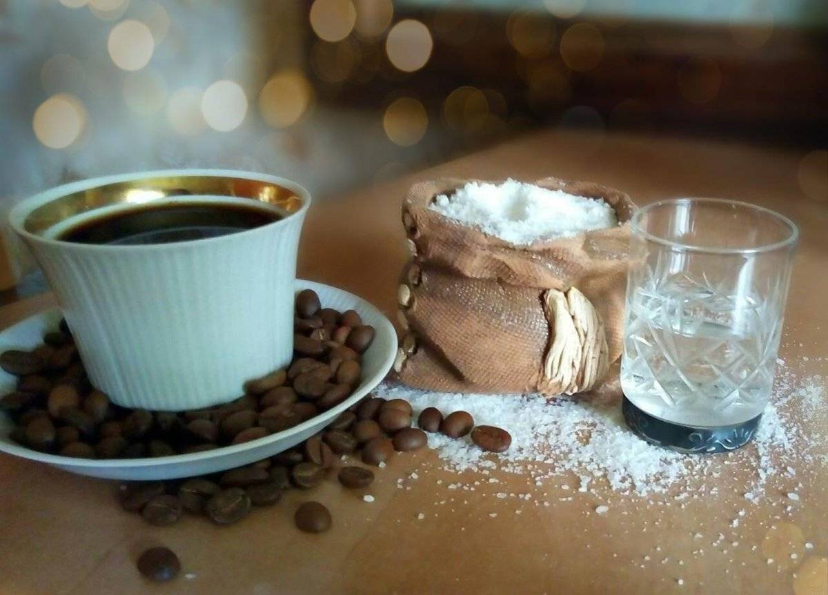 Кофе с солью: рецепты, польза и вред. зачем добавляют при варке, как это называется и почему по турецкой традиции жениху нужно пить соленый напиток?