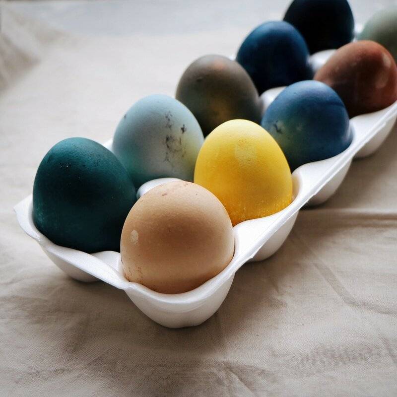 Как красиво покрасить яйца на пасху 2022 своими руками