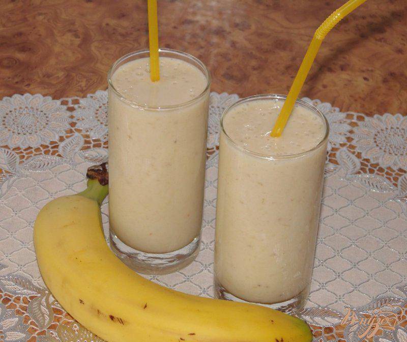 Банановый смузи в блендере. рецепты с молоком, овсянкой, кефиром, мороженым, какао, сливками