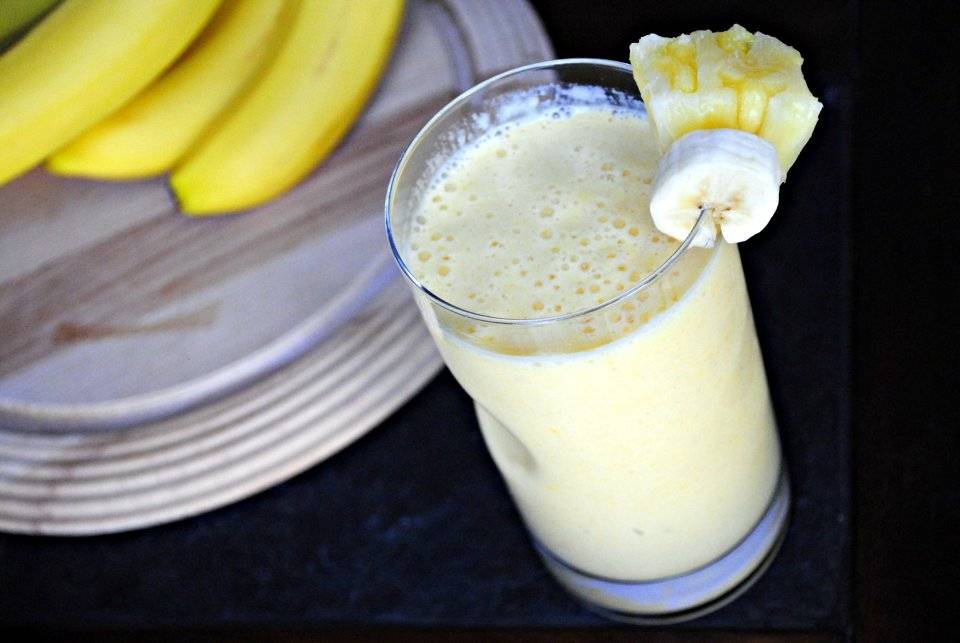 Рецепты смузи с бананом — лакомство для ценителей фруктовых коктейлей