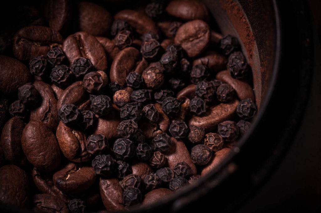 Кофе с перцем (черным и красным) – 5 лучших рецептов