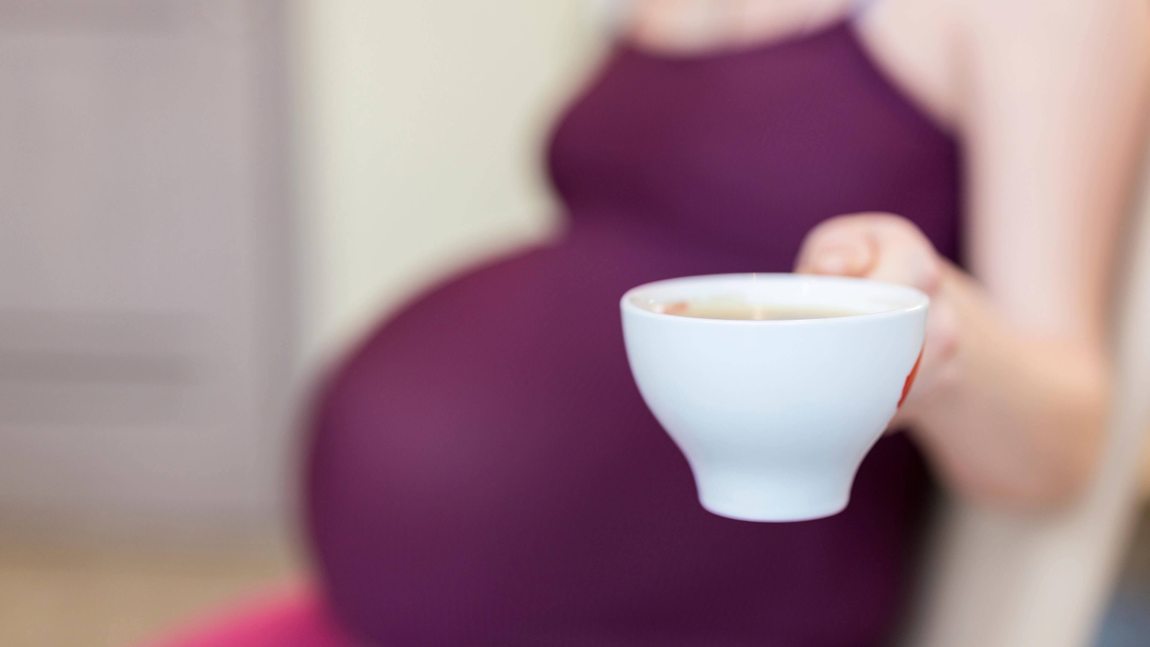 Кофе при планировании беременности: как он влияет на зачатие ребенка, можно ли его пить