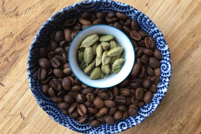 Рецепты кофе с кардамоном и его полезные свойства