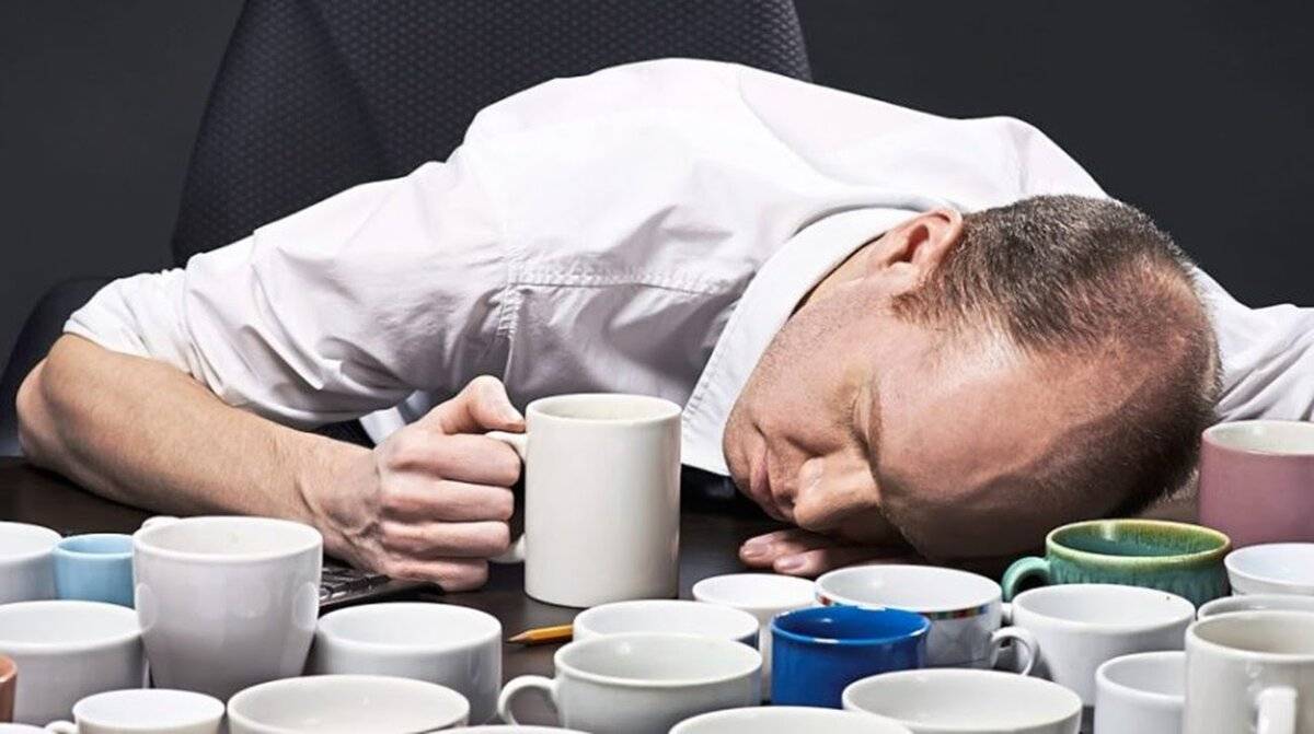 Почему после кофе хочется спать: причины, опасность, советы
