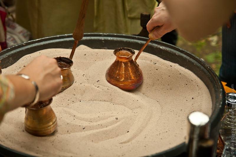 Кофе по-турецки: как правильно сварить в турке на песке, рецепты приготовления