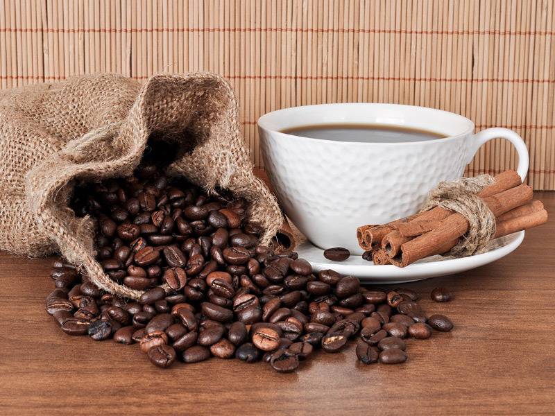 Кофе с корицей: полезные свойства и вред