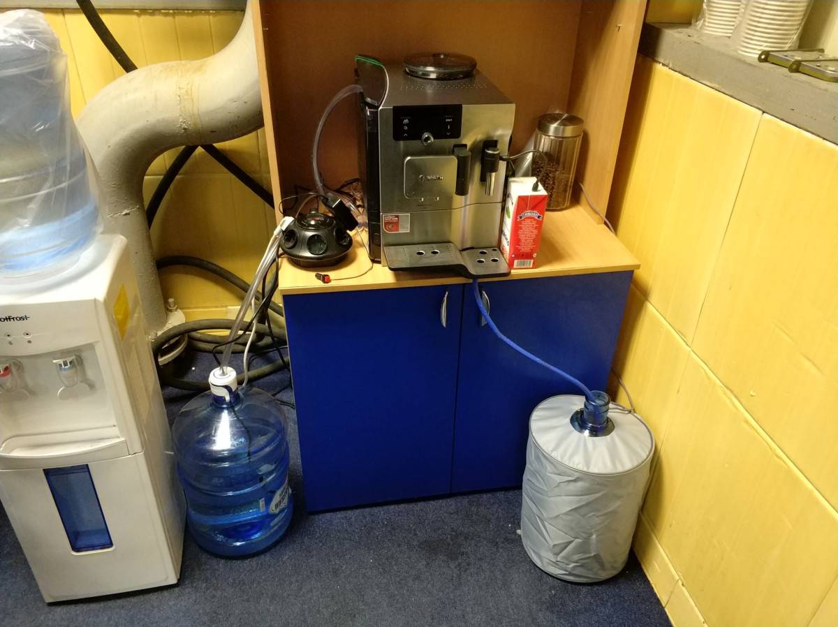 Декальцинация кофемашины: чем лучше очищать от накипи