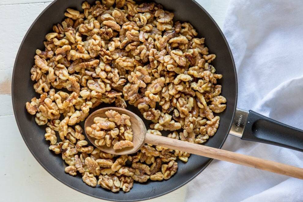 7 способов быстро очистить грецкие орехи от скорлупы