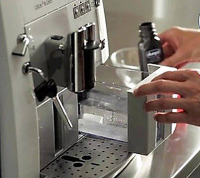 Как правильно выбрать эффективное чистящее средство для кофемашины delonghi